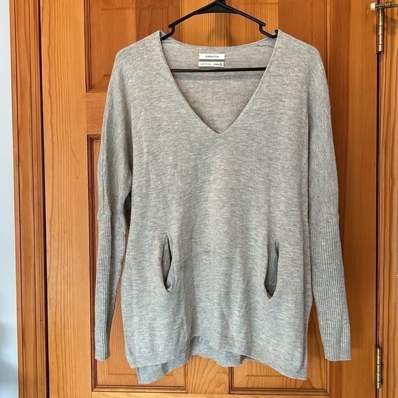 Aritzia Babaton Baylor Wool V-Neck Long Sleeve Grey Sweater Size XXS/XS - Picture 2 of 7
